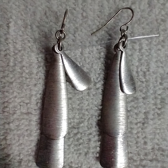 Silvertone dangle wire earrings - Picture 1 of 3